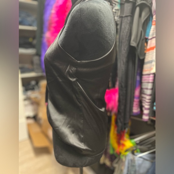 🖤🔥NWOT- Stunning Solid Halter Neck Top SZ S🖤🔥 - Picture 8 of 9